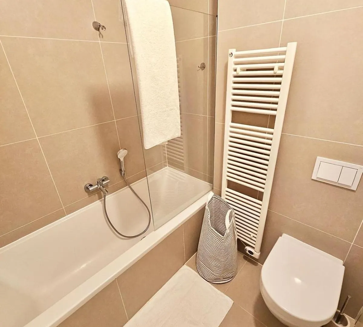 Cozy One Bedroom Flat With Convenient Parking-Cd8 لوكسمبورغ شقة